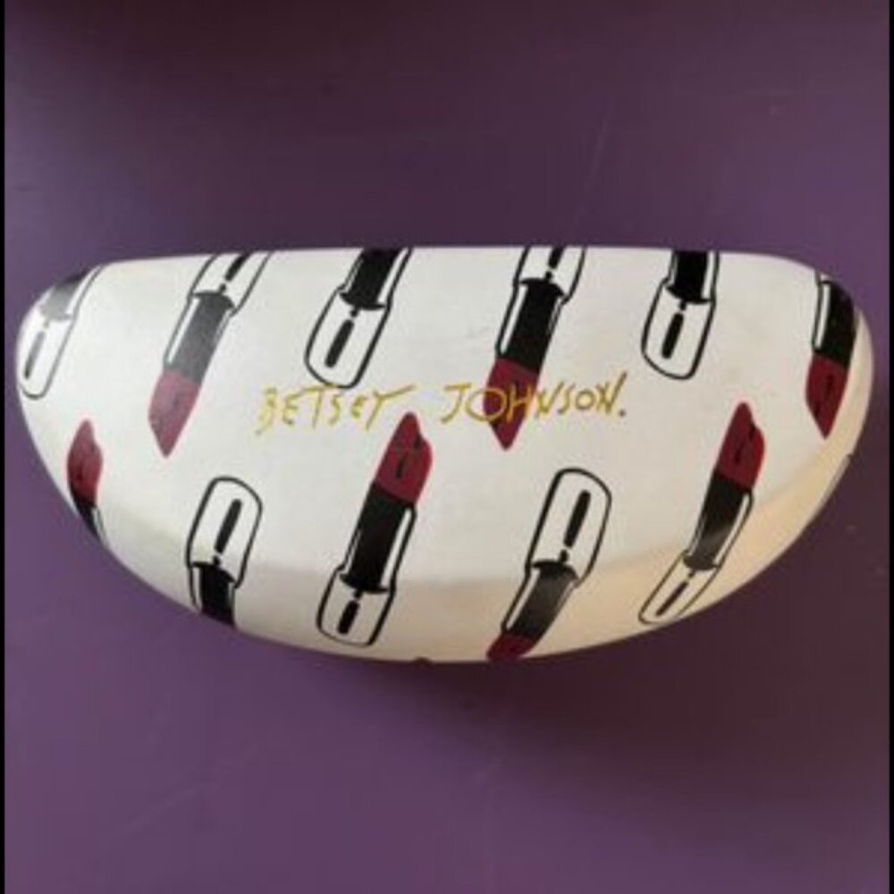 Betsey Johnson White Hard Clamshell Lipstick Print Glasses Case